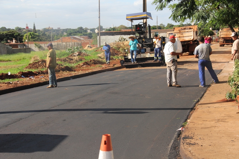 Jardim Esplanada recebe capa asfáltica